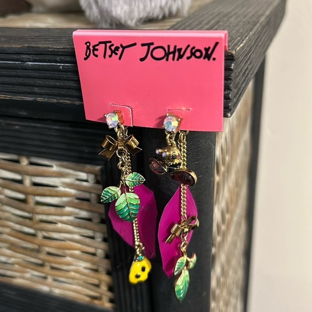 BETSEY Johnson Earrings NWT “Ladybug & Bee” - Picture 2 of 4
